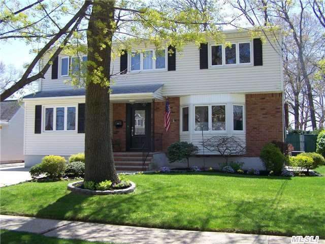 Contemporary Home With Open Floor Plan, State Of The Art Center Island Kitchen And Top Of The Line Appliances. Pella Sliders To Deck And Pool. Radiant, Baseboard, Cac, Gas Hook-Up For Grill, 200 Amp, Weil Mclain Furnace, Jetted Tub, Basement With Ose, Water Filter, Freshly Painted, New Carpet, Everything Like New...Just Unpack!