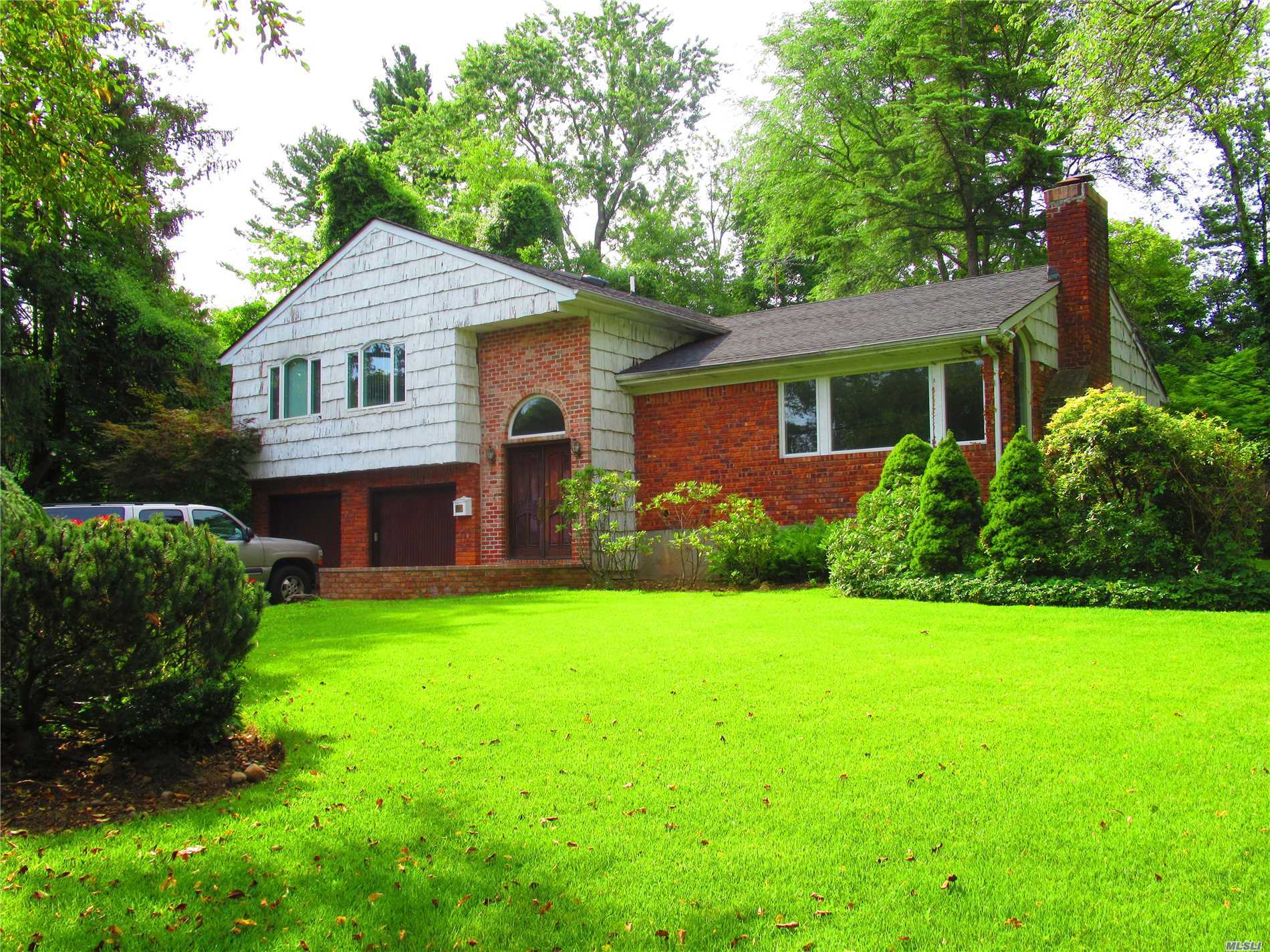 11 Rooms Kitchen 3 Full Baths Fireplace 4 Sky Lights Living Room Den