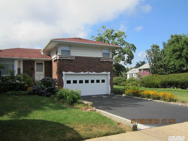 Syosset Lovely Split Built In 1957 With 2-Car Garage,  Full Basement,  2.5 Baths And 3 Bedrooms,  Eat-In-Kitchen,  Formal Dining Room.  Syosset School District #2