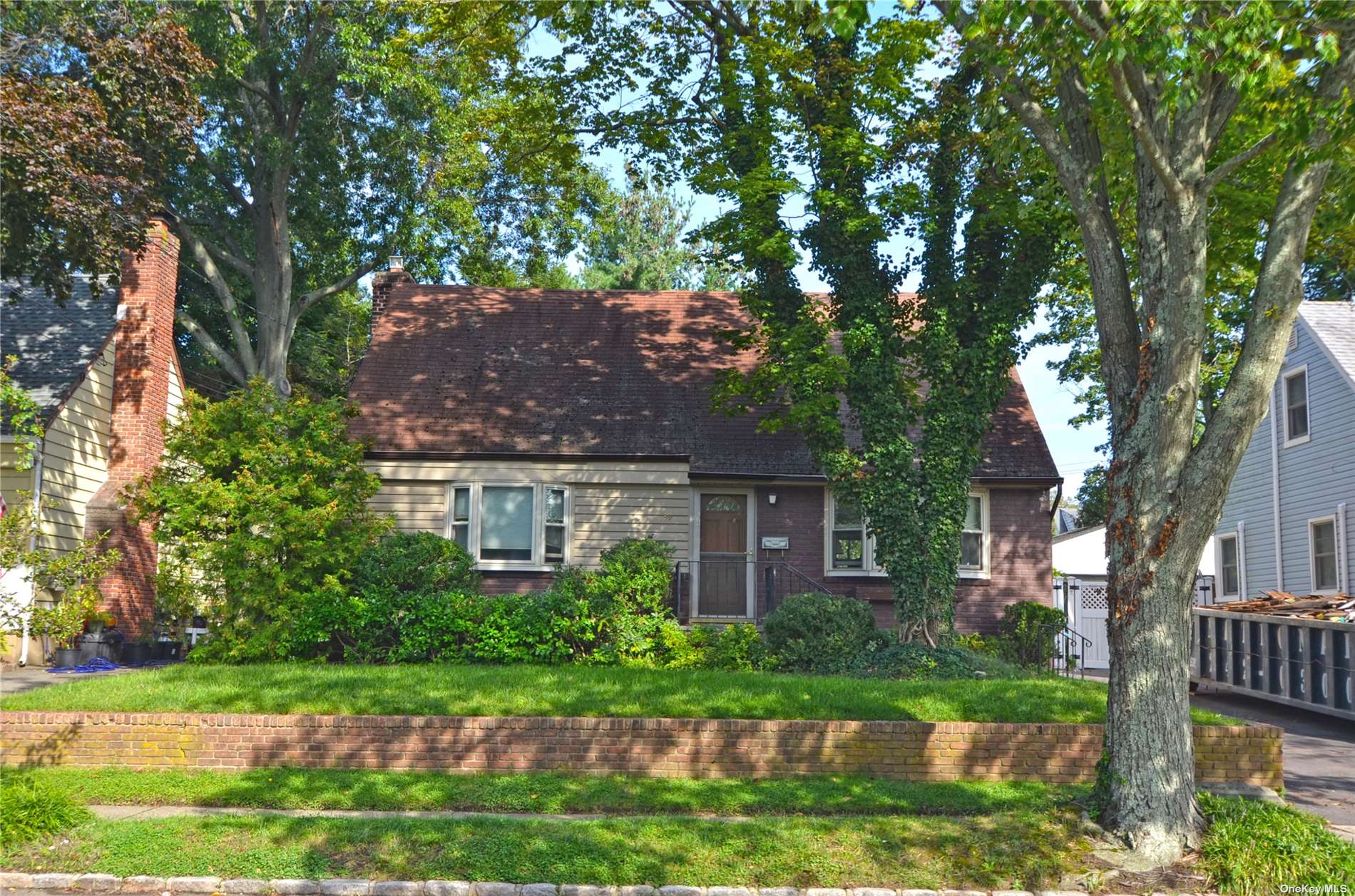 Single Family in Port Washington - Shadyside  Nassau, NY 11050