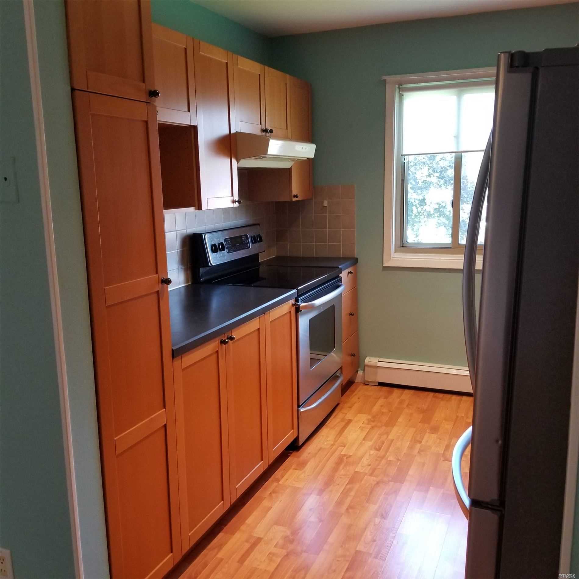 Largest 1 Bedroom In Islip. Huge Rooms! Pool, Gym, Clubhouse. Excellent Location Close To Laundry, Parking, Clubhouse, Gym. Super Pet Friendly. Why Rent When You Can Own For Less.! Will Not Last!!