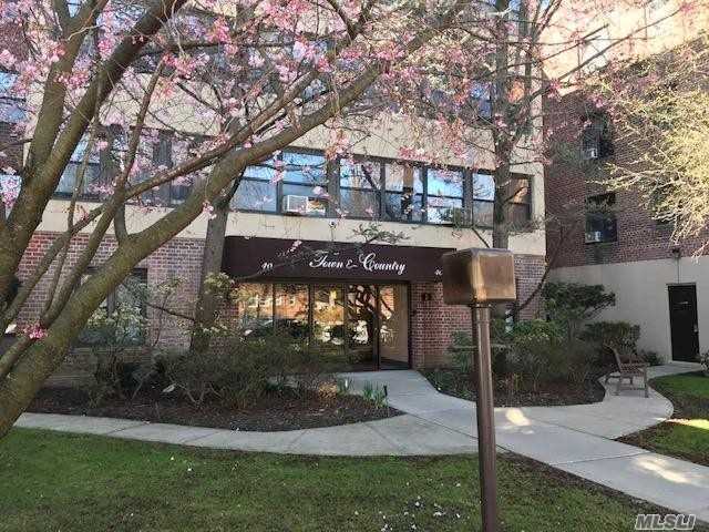 Nice building, New remodel, 2nd floor unit. parking, walk to LIRR Great Neck Station.