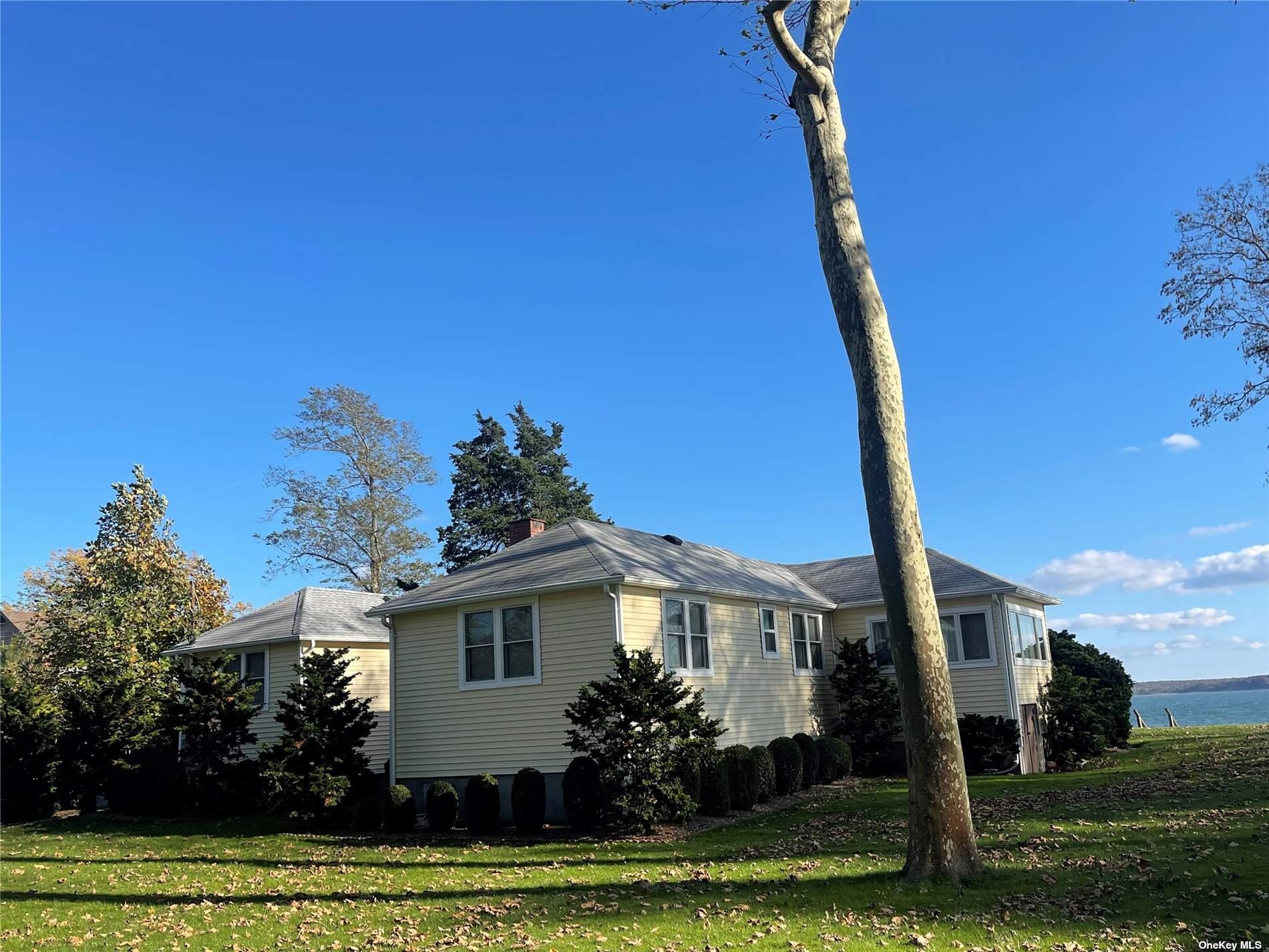 Single Family in Jamesport - Lockitt  Suffolk, NY 11947