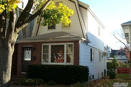 House In Floral Park School District , Near Lirr, N22 Busess, Chuches, Resturants And Stores