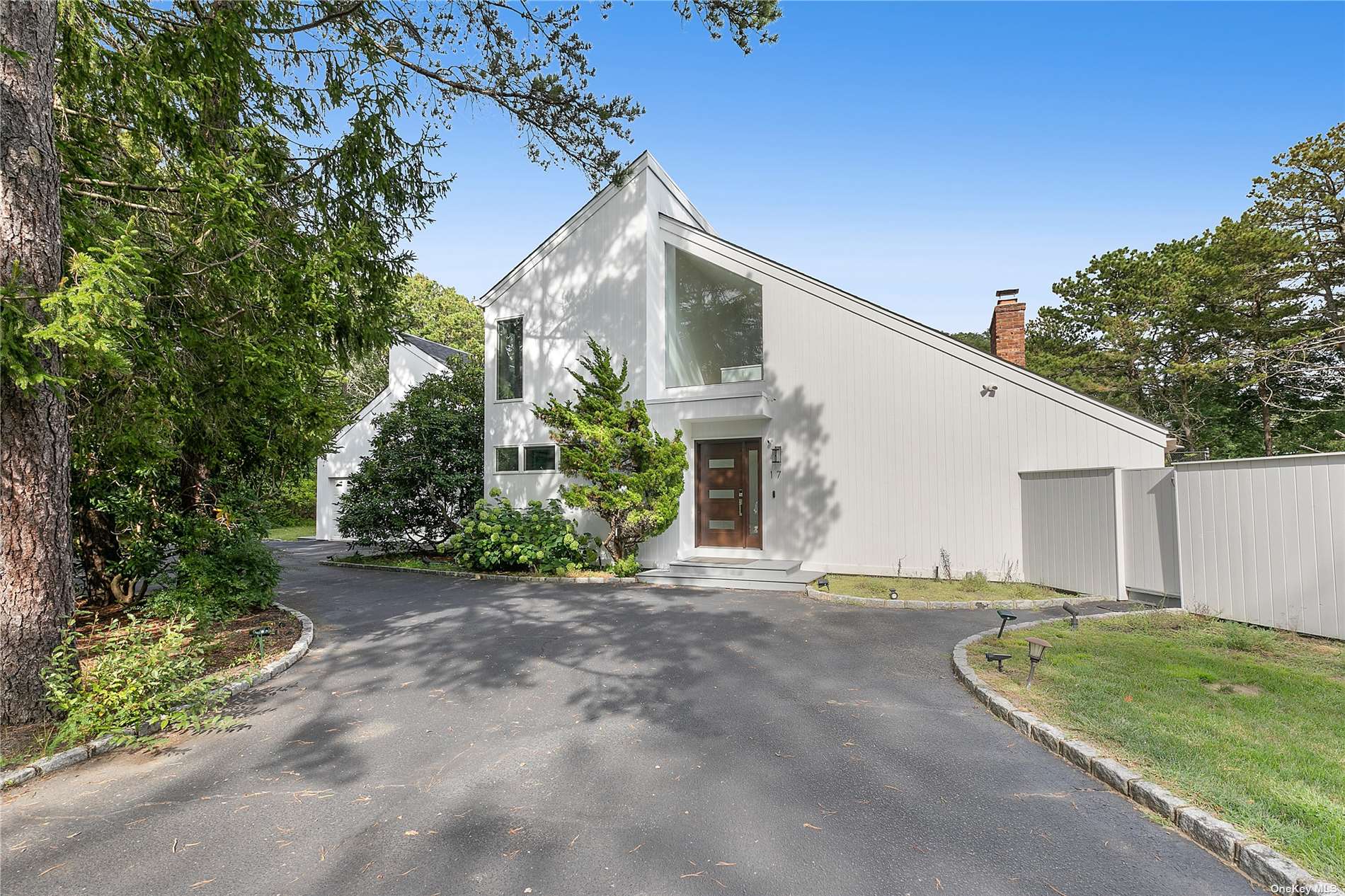 Single Family in Quogue - Eagle Close  Suffolk, NY 11959