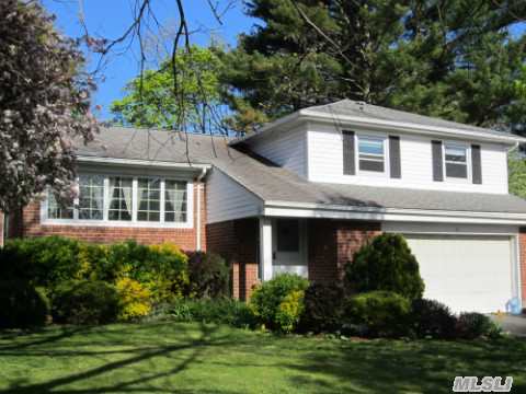 This Lovely Split Is Located In The Beautiful Syosset Woods Section. Features Include 3 Br 2.5 Bth Gas Heat & Cooking, Cac, Anderson Windows, Newer Roof, Syosset Schools, Taxes After Star $15,455.82