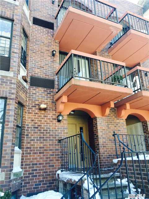 Spacious 2 Bedroom Condo Duplex With Finished Basement. 3 Full Bathrooms, Lots Of Closet And Storage Space, Eik, Living Room+ Dining Room Combo. Parking Space Included!