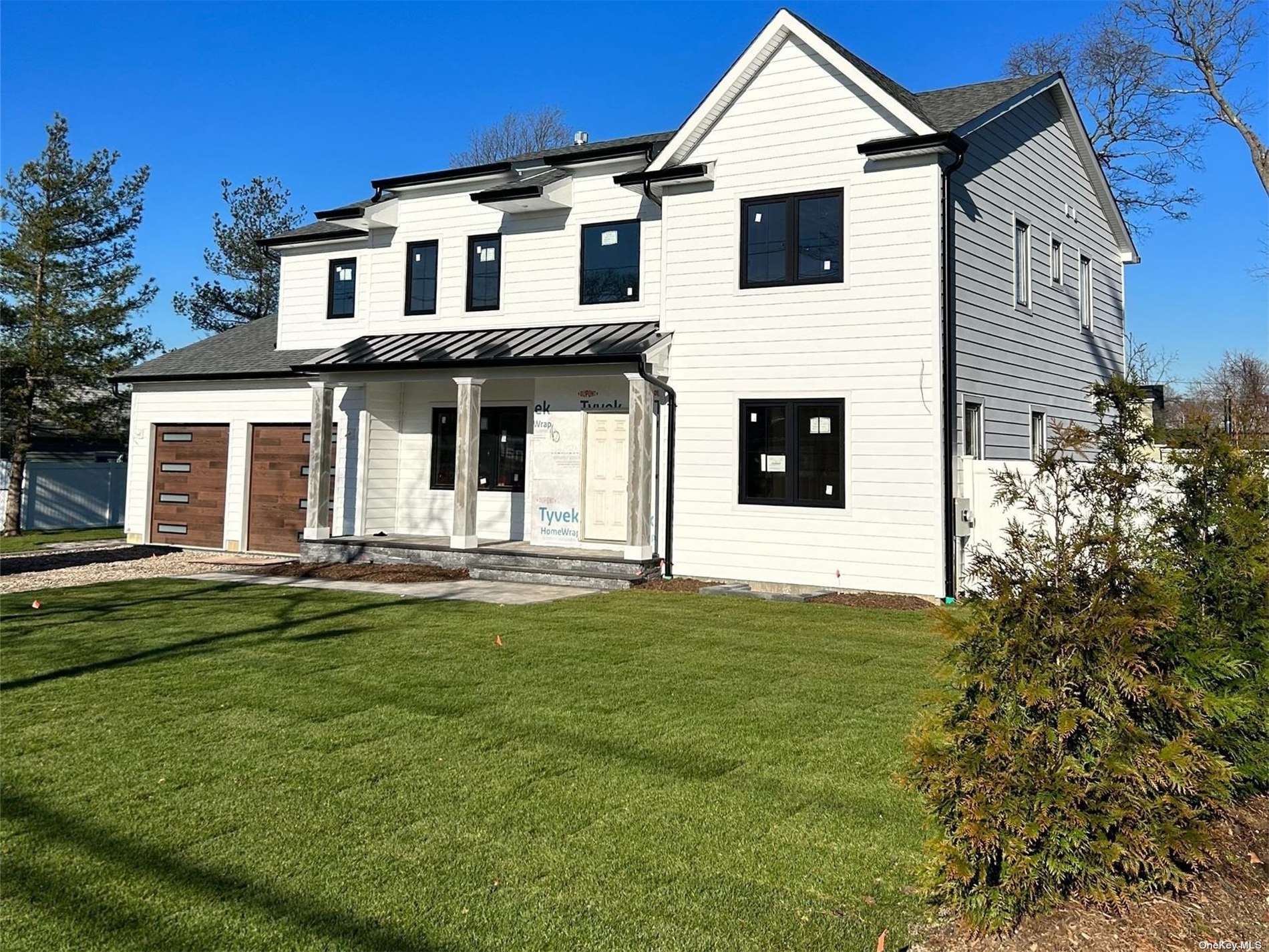 Single Family in East Islip - Madison  Suffolk, NY 11730