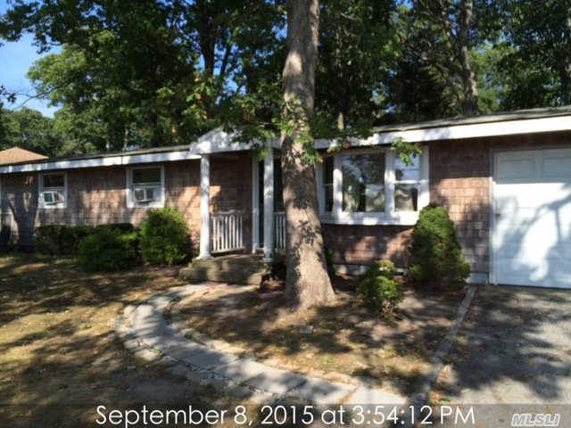 3 Bedroom 1 Bath Country House In Westhampton. Located In Nice Neighborhood, Near Beaches, Town, Shopping And Restaurants.