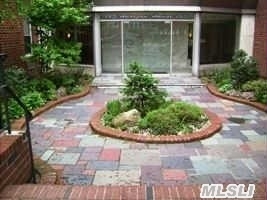 Beautiful, Bright 2 Bedroom Apartment In Elevator Building.Open Floor Plan. 2 Full Bath. Landscaped Grounds. Convinient To Parks/Playgrounds, Transportation And Shopping. Hardwood Floors, Lakeville Elementry/Gn South Middle And High Schools