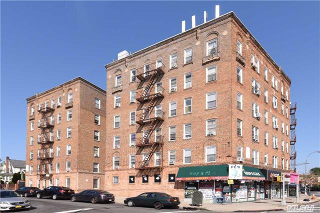 Large, Bright , Corner Unit, One Bedroom Condo In The Heart Of Flushing.  Recently Updated With Eat-In-Kitchen And Hardwood Floors. Could Easily Convert To 2 Bedrooms. Ample Street Parking. Convenient To Lirr, Public Bus And Shopping. Laundry In Basement. Pet Friendly.