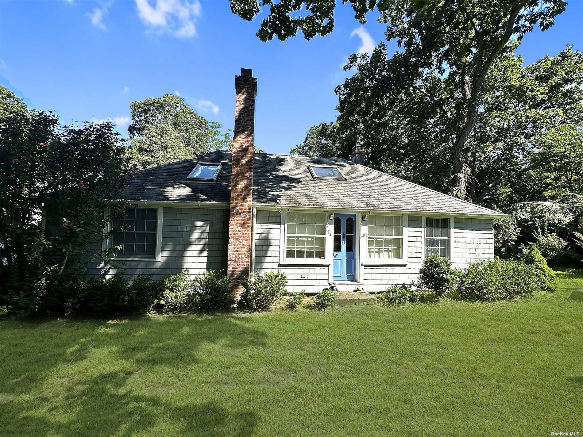 House in Hampton Bays - Squiretown Road  Suffolk, NY 11946