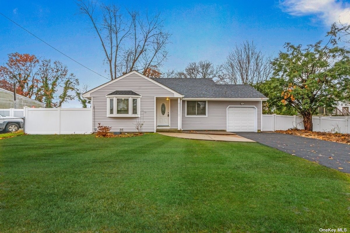 Single Family in Selden - Ruland  Suffolk, NY 11784