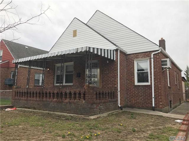 Spacious 1 Family Ranch. Full Finished Basement. Private Driveway Holds 3 Cars. Ps 162, Jhs 74, Francis Lewis High School. Bus Q27, Q17. Great Location. Close To All Amenities.