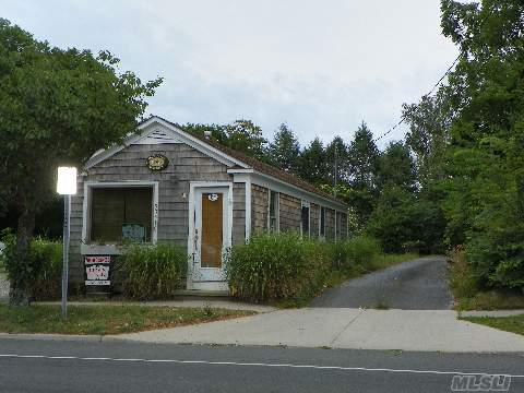 14' X32 '  Comml Bld With Heat, Cac,  Lavatory, Three  Rooms And Five Parking Places ,Zone Hb -Hamlet Business In The Heart Of The  North Fork, Southold 