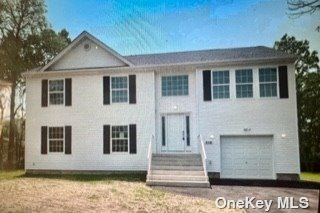 Single Family in Center Moriches - Brookfield  Suffolk, NY 11934