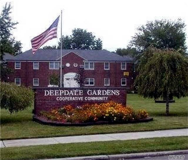 Spacious 2-3 Bedroom Unit In Deepdale Gardens, Lower Unit Courtyard Settling/Cul-De-Sac Close To All, Needs Tlc, Maintenance Includes Utilities And 24 Hr Security, School District 26, Plenty Of Parking.Bright Corner Unit. School District 26. Summer Season, Shareholders May Opt To Join The Sfy Deepdale Pool Club Very Close By.