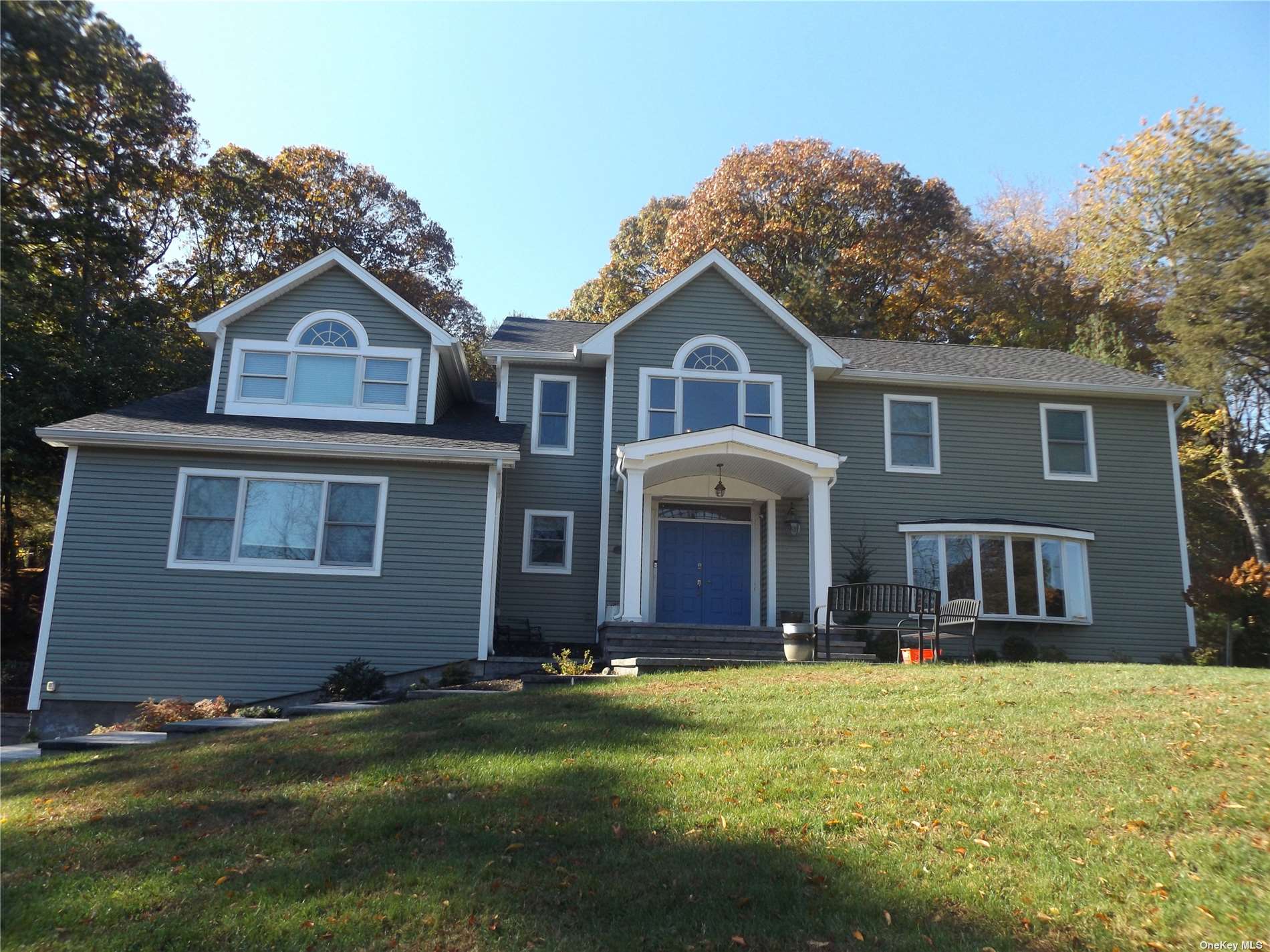 Single Family in Smithtown - Riverview  Suffolk, NY 11787