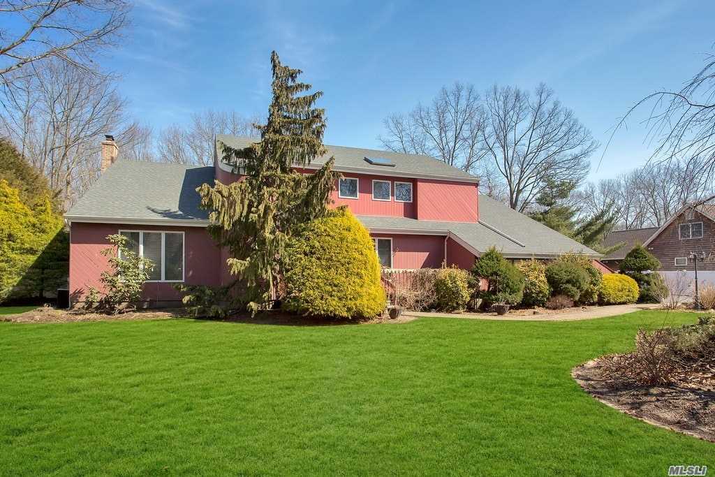 Listing in Kings Park, NY