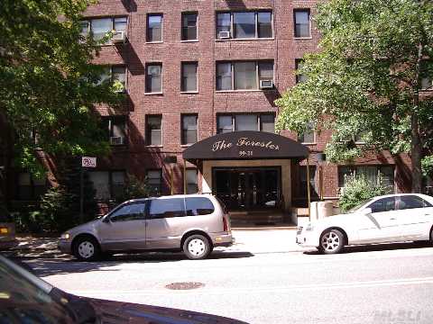 Great Location!!Two Blocks From Queens Blvd & Subway. Spacious Studio,Hardwood Floors,Updated Kitchen And Bathroom,Separate Kitchen With Dishwasher And Window.Bright And Airy With Tall Window. Unit Is Facing The Front. Close To All Transportation And Shopping.Minutes From Austin Street.Quick Commute Into Manhattan.Electric & Gas Is Included.Pet Friendly.Lots Of Closets.   