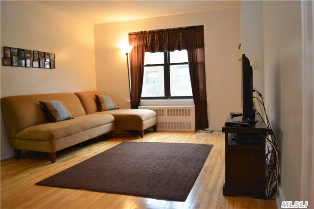 Beautiful Co-Op Unit In A Prime Location In Fresh Meadows. This Co-Op Unit Has A Great Layout Featuring 1 Bedroom, 1 Full Bathroom, An Efficient Kitchen, And An Indoor Garage Included. Within The Best School District In Queens, School District 26, Public Transportation Within Walking Distance, And A 5 Minute Drive To Grand Central Parkway And Clearview Expressway.