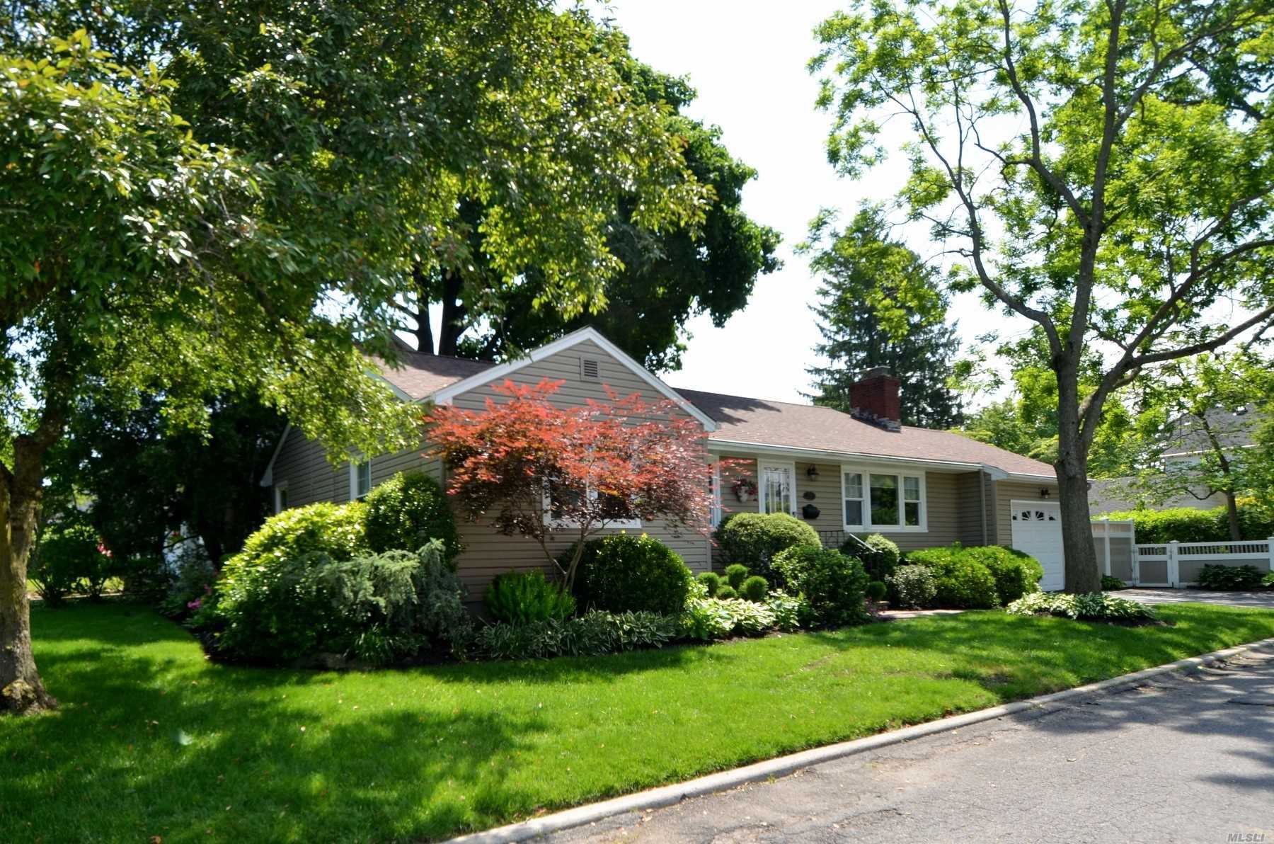 Meticulously Maintained Ranch! Ef, Lr W/Gas Fpl, Fdr, Eik, Master Bdrm, 2 Addl Bdrms, Full Bath. Hardwood Floors Throughout. Full Finished Basement W/Rec Rm, Laundry Rm, Office Rm, Full Bath & Mechanicals. Beautifully Landscaped Yard With Deck.