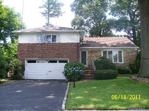 Days Of Our Lives And Plesant Evenings Can Be Yours In This Professionally Manicured, 3 Bdrm, 2.5 Bth Brick Split. This Homes Features Gleaming Hdwd Floors, Large Lr/Formal Dr, Anderson Windows, Nice Size Private Yard, Walk-Up Attic. Beautiful Well Maintained Home.  Plenty Of Storage, Move In Condition. Must See  