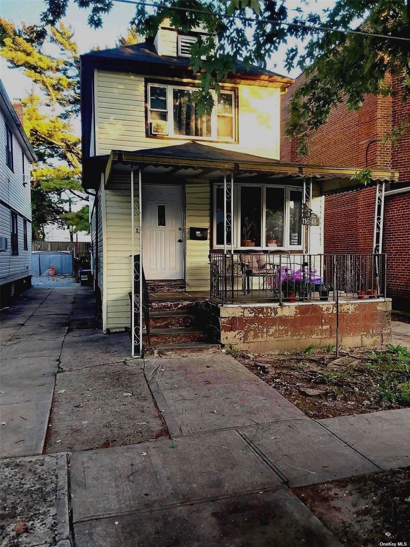Single Family in Cambria Heights - 219th  Queens, NY 11411