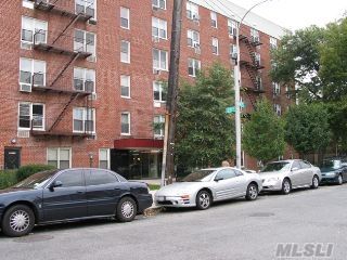 Bright And Sunny Top Floor Jr. 4..Excellent Condition..Storage Included..Close To All..1/2 Block To Lirr..