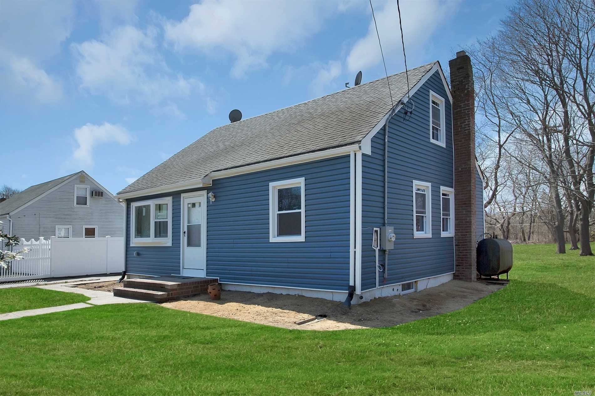 Gorgeous Renovated House On A Quiet Block. New Kitchen And Baths. Gleaming Hardwood Floors. New Stainless Steel Appliances. Ceramic Tiles And Granite Counters. Full Finished Basement. This Is A Must See! West Islip School.