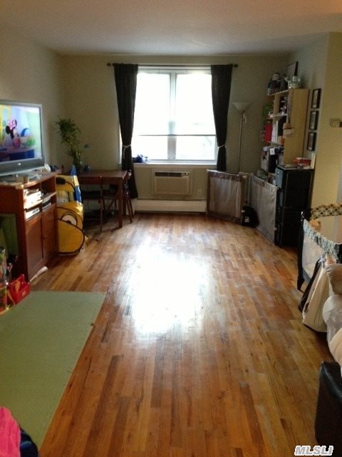 Large Studio Apartment With Updated Eff. Kit,  New Stove & Cabinets,   Updated Full Bath,  Sleeping Alcove With Ceiling Fan & A/C. 3 Closets + Walk-In. Bldg Entrance New Renovated And Landscaped. Walk To Stores & Lirr.  (Maintenance Does Not Reflect $89.43/Mo Star Exemption). Showing Evenings And Weekends.