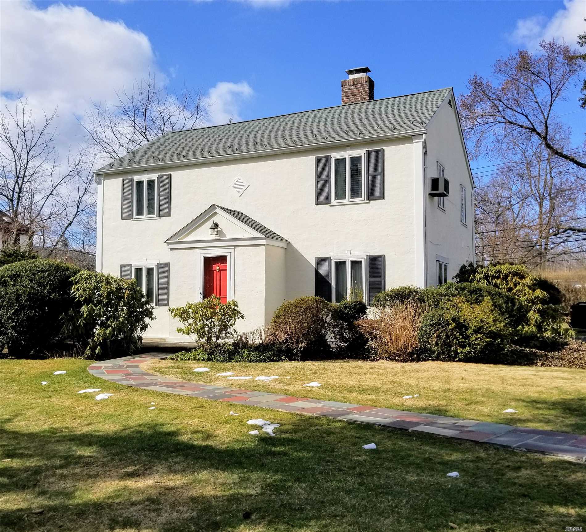 Three Bedroom, 1.5 Bath Colonial With Newer Roof, Updated Windows, Central Air & Hardwood Floors Has Been Lovingly Maintained By Same Owner For Over 50 Years. Room For Possible Expansion To The Rear, Front Or Side With Proper Permits. Located In South Strathmore Less Than 1/4 Mile From Munsey Park Elementary And Only 1.3 Miles From Lirr Manhasset Train Station.