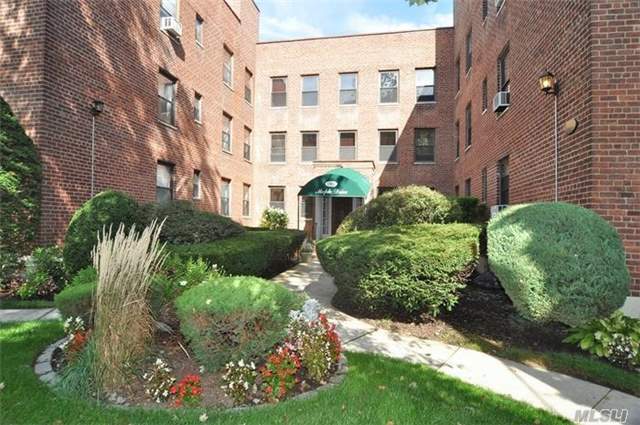 Fantastic 1 Bedroom Apartment Featuring Hardwood Floors, Granite Kitchen & Updated Bath. Close To All Shopping, Restaurants & Transportation.