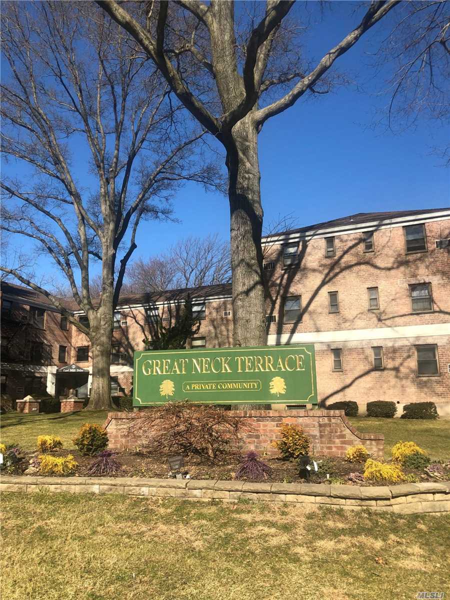 First Floor Beautiful Corner Unit. Gorgeous Hardwood floors, 2 AC Units, Custom Built in Shoe Closet & More! Pet Friendly Complex with Olympic Size Pool, Playground and Washer-Dryer Access in Building! Short LIRR Commute to NYC! A Must See!