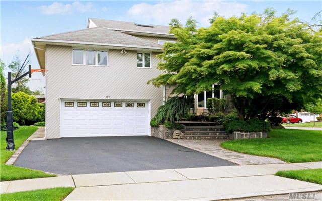 Beautiful, Expanded, Split Level In Sought After Clearview Village With Room For All. Updated Kitchen, Baths, Roof, Windows. Master Suite With Ensuite Bath And Walk In Closet. Oversized Family Bedrooms. Light And Bright. Ready For The Next Lucky Family To Move Right In. Syosset Schools Baylis, Hbt, Shs