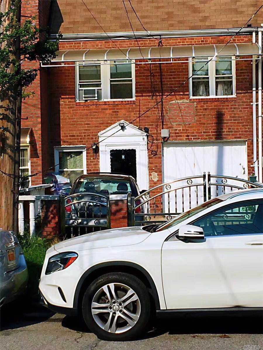 Brick 1-Family With 4 Bedrooms, 2 Full Bathrooms, Garage+Drive Parking. Located In Central Ozone Park Near Woodhaven Blvd & Atlantic Ave For Everyday Convenience: Supermarket, Restaurants, Pharmacys,  Walk To A, J Subway. Q11/21 Buses To Queens Blvd Shopping District/Malls. Qm15 To Manhattan.