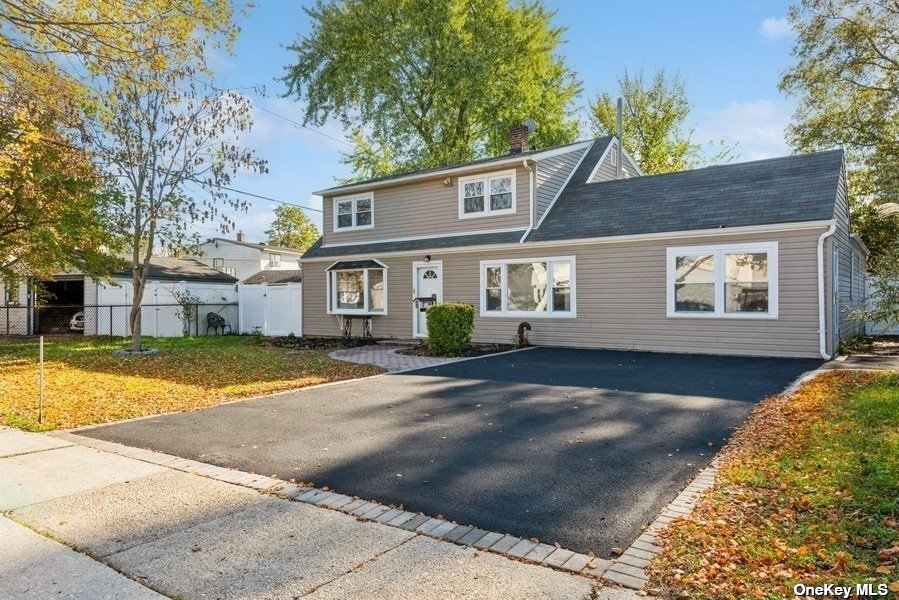 Single Family in Levittown - Griddle  Nassau, NY 11756