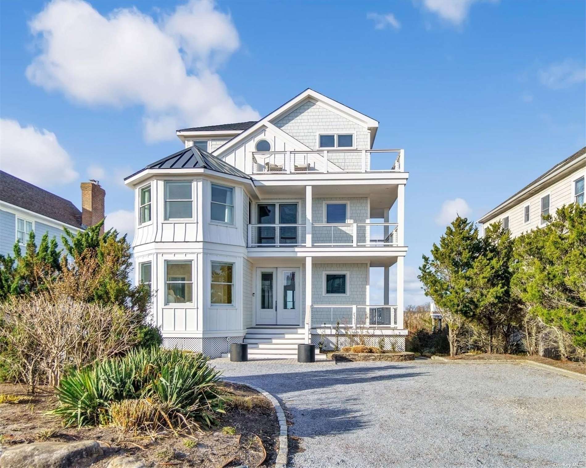 Single Family in Westhampton Beach - Dune  Suffolk, NY 11978