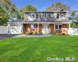 Single Family in Dix Hills - Foothill  Suffolk, NY 11746