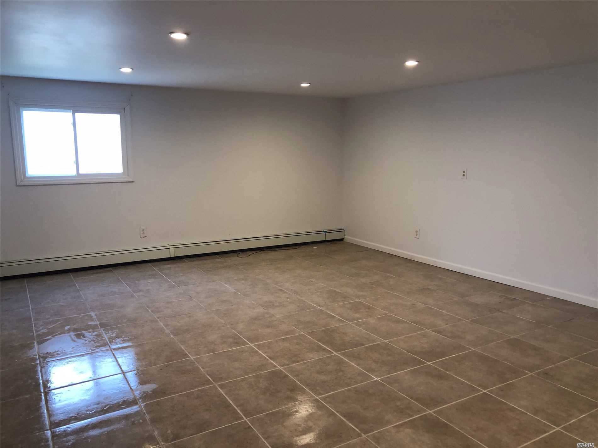 Gorgeous/spacious 1 bedroom living quarters fully renovated top to bottom. Open layout concept with Stainless steel appliances, master bedroom with full walk in closet, updated bathroom and last but definitely not least you can walk to Baldwin Park! This will not LAST!