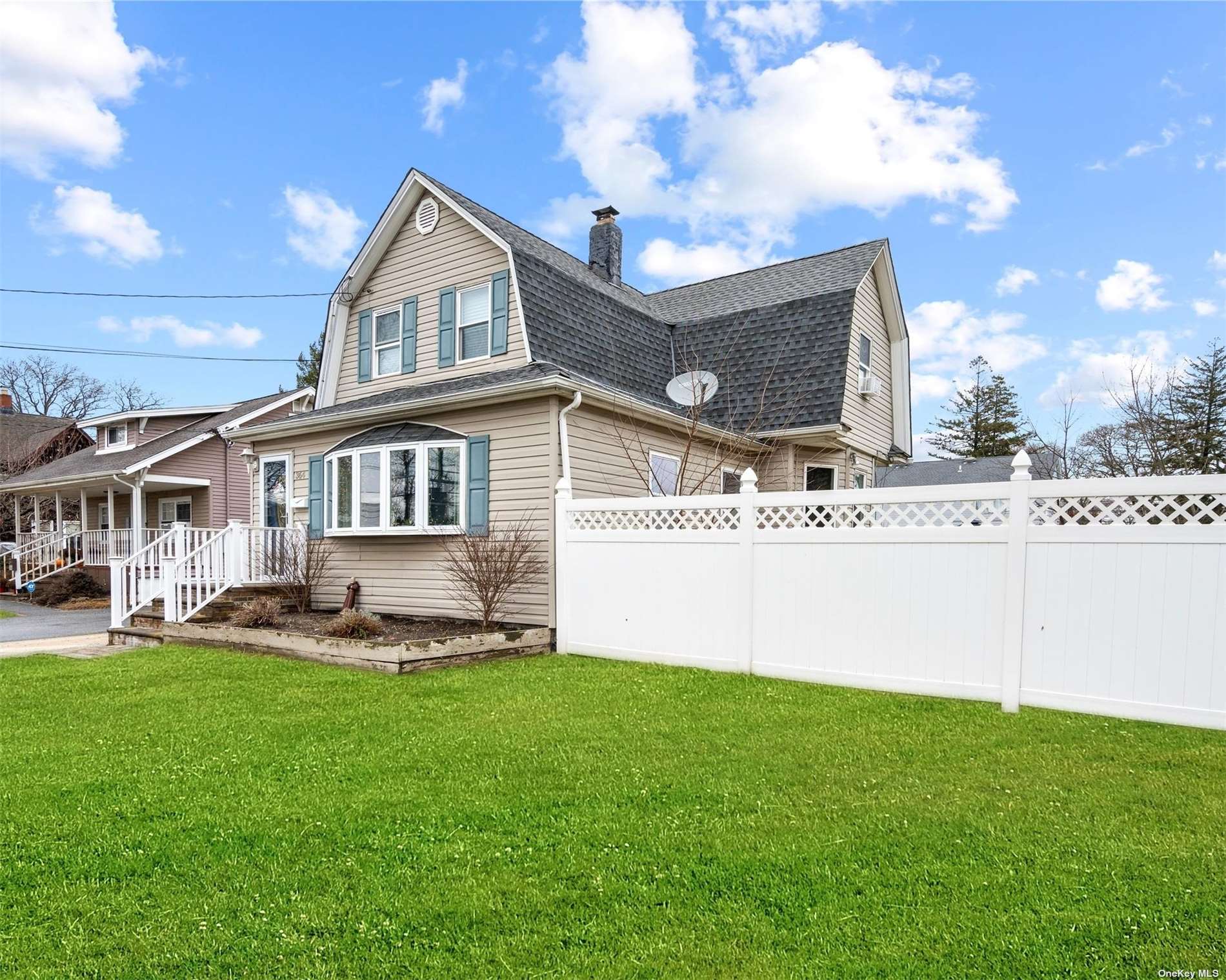 Single Family in Lindenhurst - Broadway  Suffolk, NY 11757