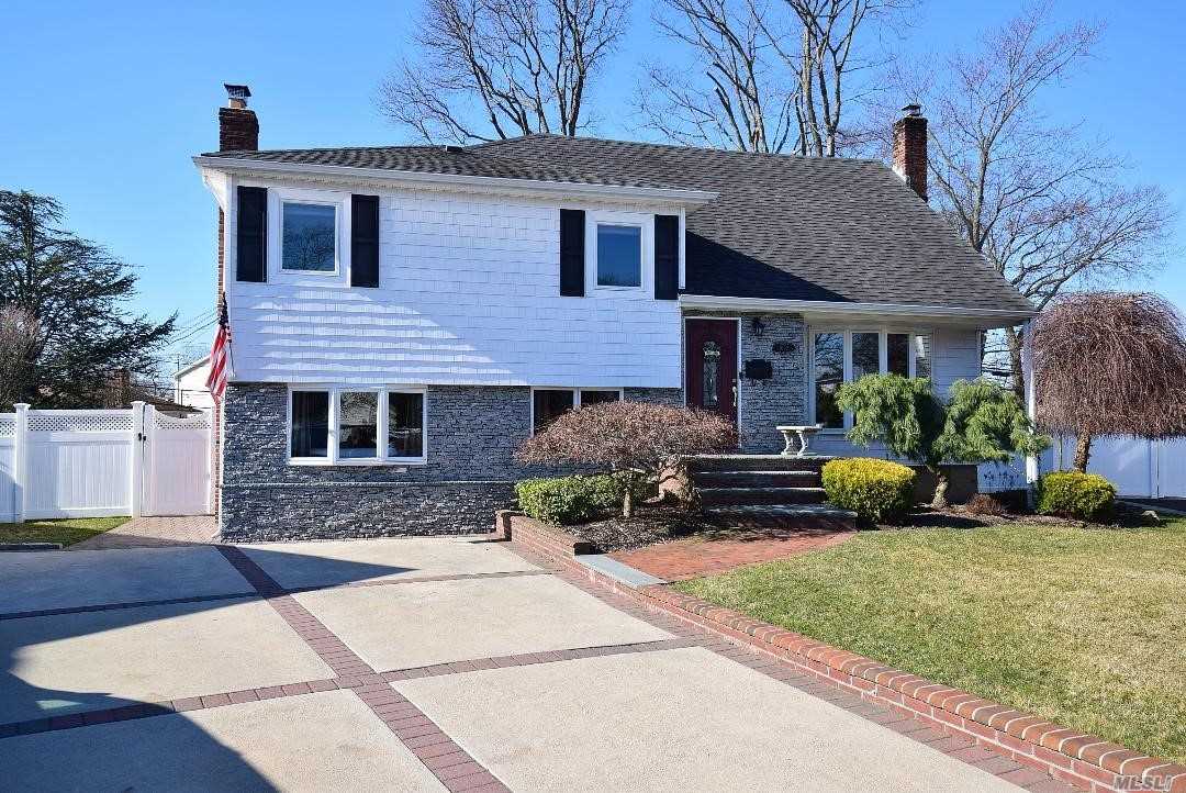 Listing in Seaford, NY