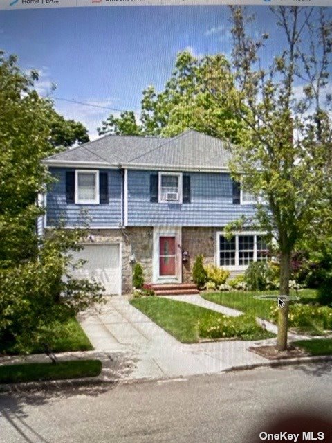 Single Family in Malverne - Alden  Nassau, NY 11565