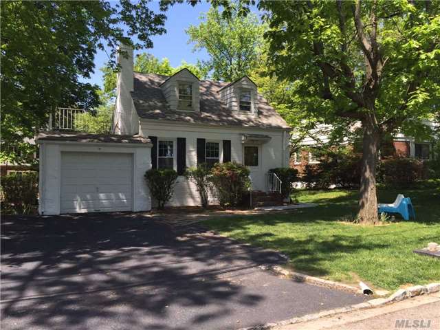 Charming Home In Heart Of Gn. Recently Renovated, Mint Condition, Located On A Quiet Block, Master Bed W/ Bath On Main. Great Neck North School & Baker.