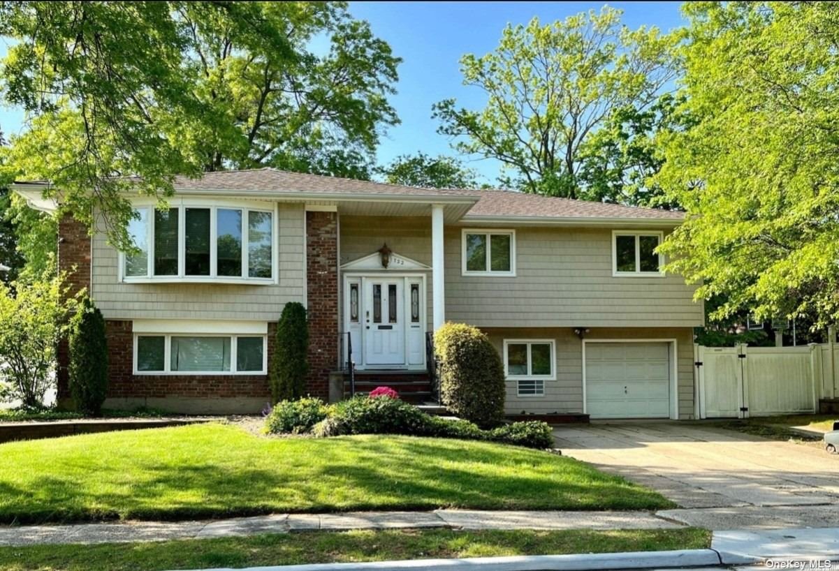 Single Family in North Woodmere - Caldwell  Nassau, NY 11581