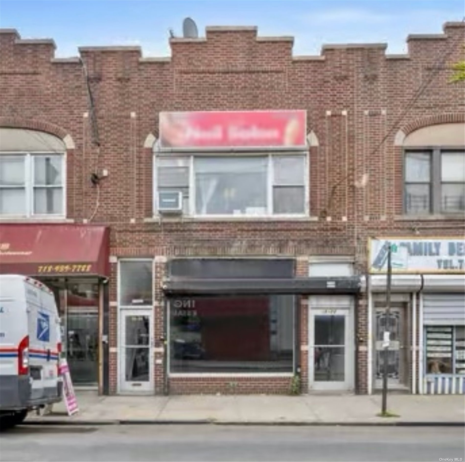 Commercial Lease in College Point - College Point Bl  Queens, NY 11356