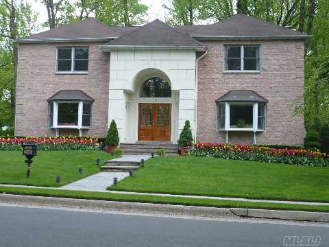 Gorgeous Center Hall Colonial.Top Of The Line Materials & Appliances. Granite Kitchen; Custom Mater Suite W/Jacuzzi,Shower;Cac,Cvs, Fantastic Home, Excerlent Location. Better Than New!