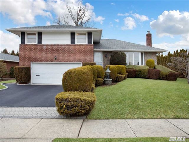 Perfect Mid Block Location-Houses Faces South-Quiet Street.Robbins Lane,  Hb Thompson Middle School. Absolutely Immaculate House. Gleaming Hardwood Floors,  Mint Baths, New Windows, Pavers And Walkway,  Gas 2 Zone Heat,  Vaulted Ceiling In Kitchen, Finished Basement,  Sliders To Large Deck. Perfect Street,  Perfect House And Low Taxes. Will Not Last