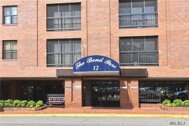 Bond Parc Is The Top Condo In Great Neck Located Right In The Heart Of Great Neck. 1 Block To Lirr. Spectacular 2Br 2 Ba With Terrace. Custom Newer Eik With Granite Counter Tops And Ss Applncs. . Washer/Dryer In Unit 2 Indoor Parking Spots. 24 Hr Doorman. Terrace Faces West.  Wont Last. A Must See.