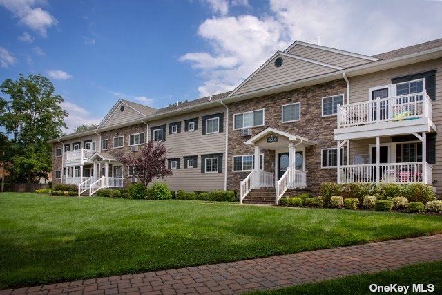 Apartment in Hauppauge - New  Suffolk, NY 11788